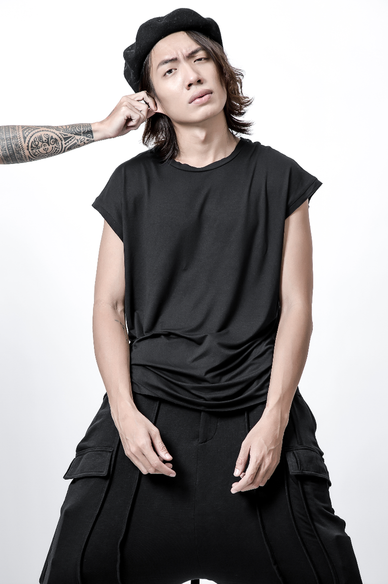 HEADLESS（ヘッドレス）の「HEADLESS（Tops）」