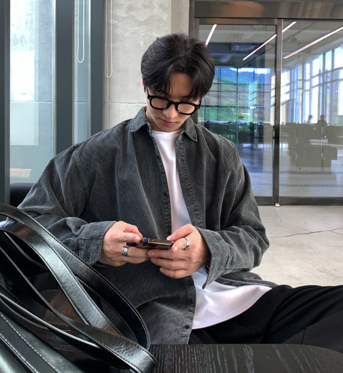 LOOKPLE（ルックプル）の「ファテールオーバーフィットコーデュロイシャツ（トップス）」
