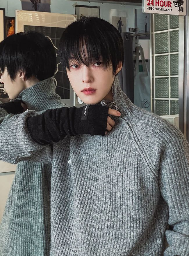 [LANARCH] Raven Knit Hand warmers