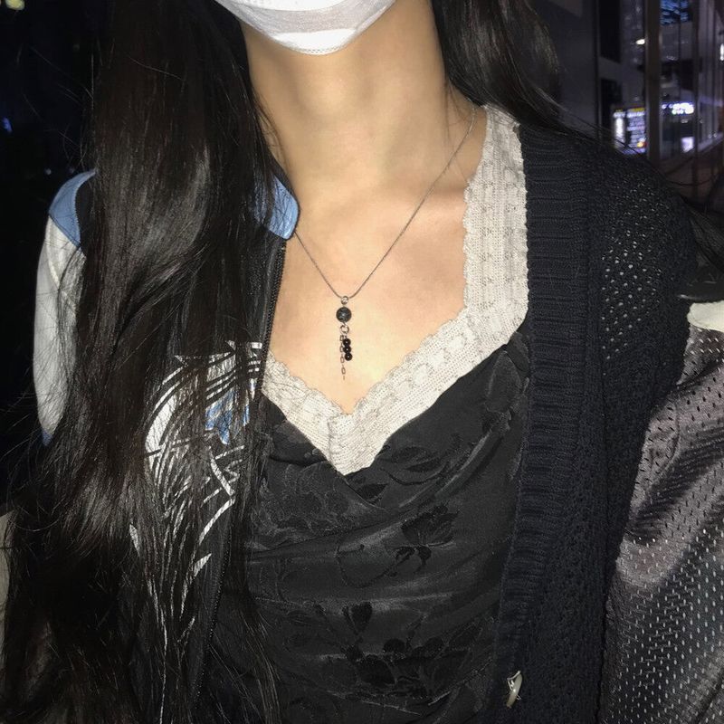 Black dew necklace