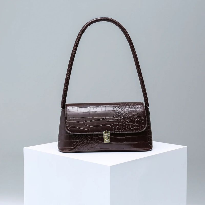 éclater(エクラテ)の「クロックエンボスドバゲットバッグ - Burgundy(バッグ)」