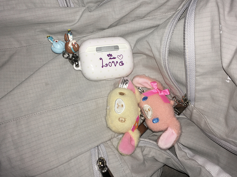 i <333 love (white) airpod case