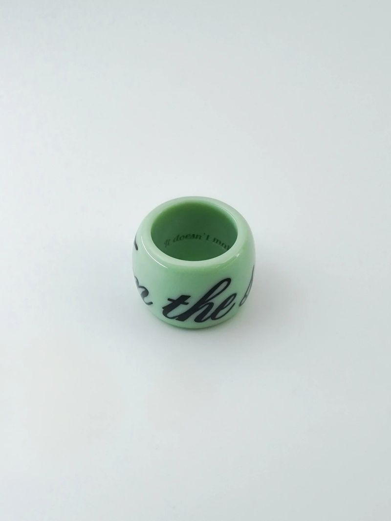 it doesn't matter.（イットダズントマッター）の「 [Formica] スペルリング (グリーン) （アクセサリー）」