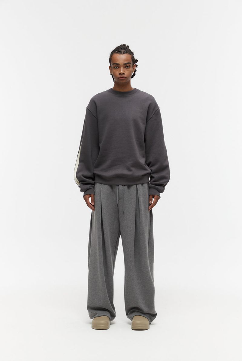 deep four tuck flow banding pants charcoal grey