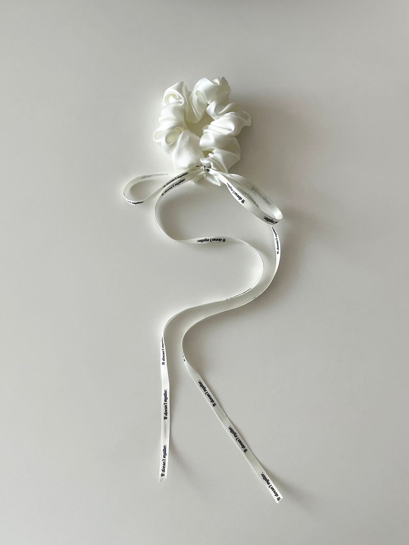 Mizz ribbon scrunchie (Ivory)