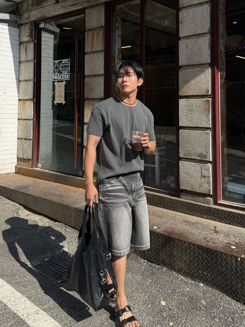 Stone washed bermuda denim pants
