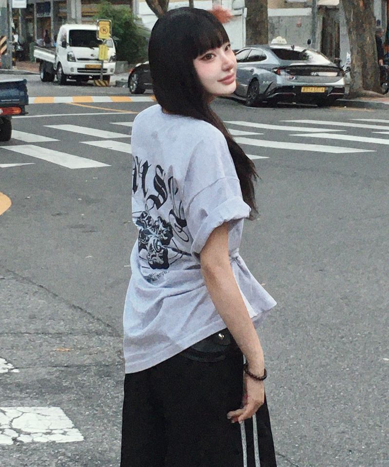 NOTUSUAL（ノットユージュアル）の「ゴシッククロスオーバーフィットTシャツ-4COLOR（トップス）」