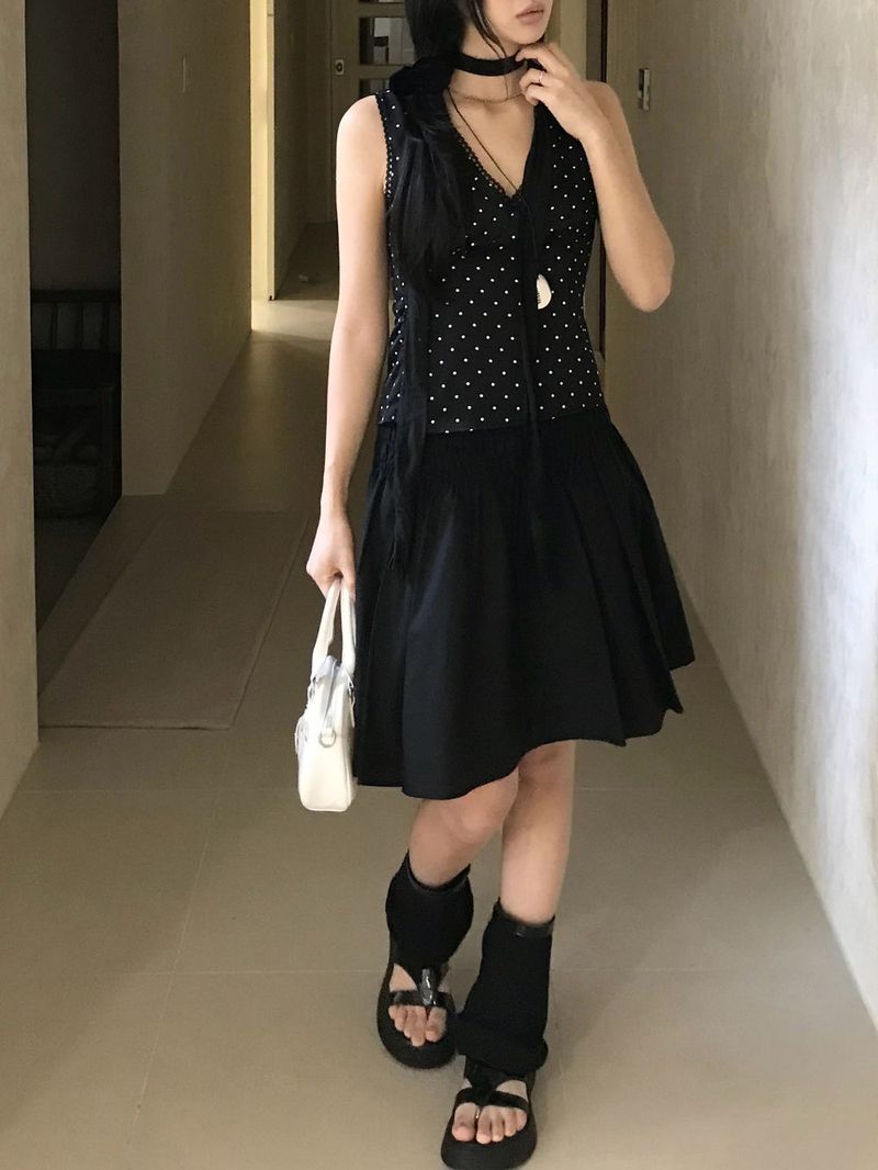 French Dot V-Neck Sleeveless Blouse