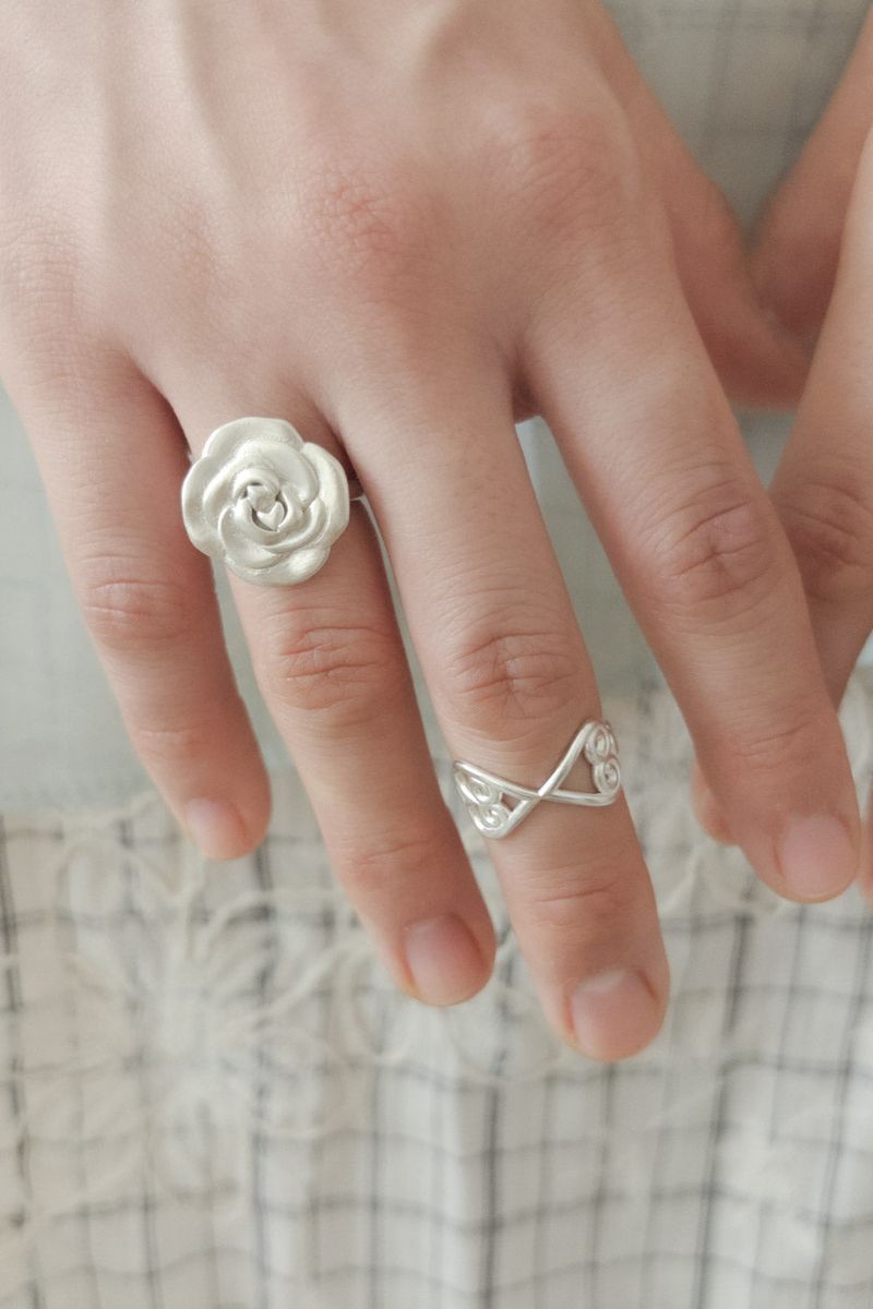 PAIR OF LOVE（ペアオブラブ）の「Big Flat Rose Ring（Accessories）」