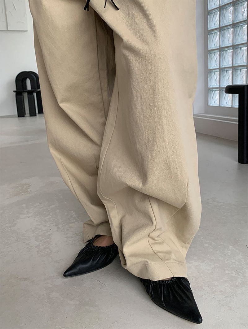 CURVED TUCK COTTON TROUSER