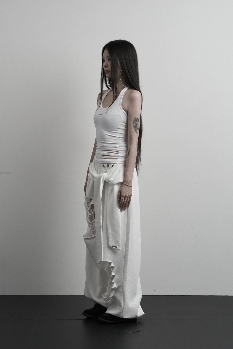 [label] hand-cut damage halterneck sleeveless (white)