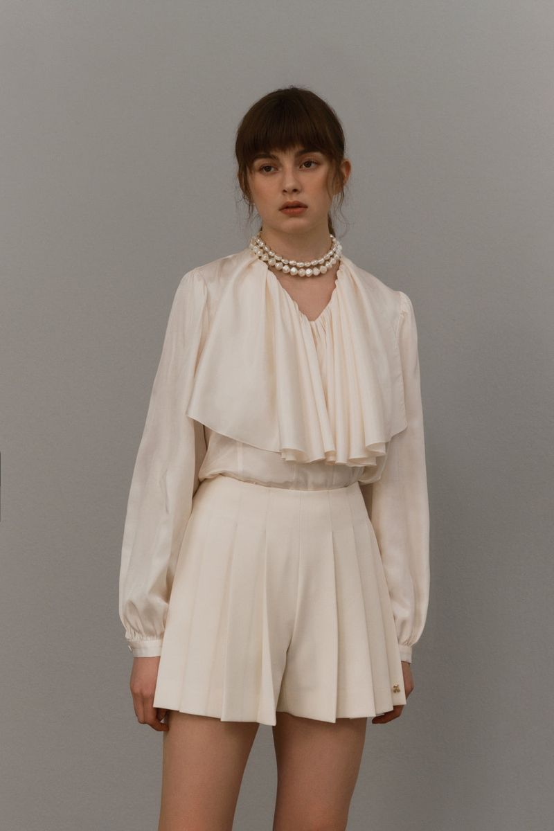 Pleated shorts