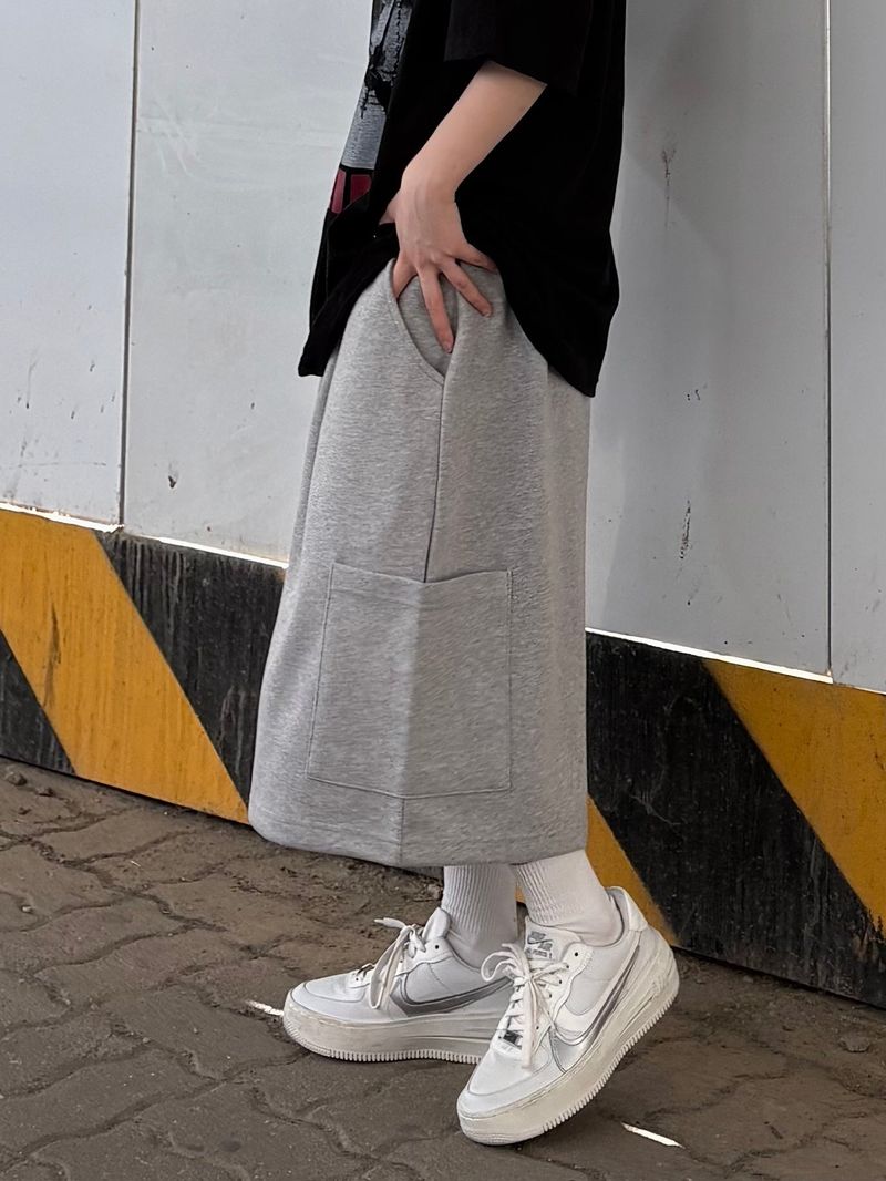one-pocket lettering bermuda pants
