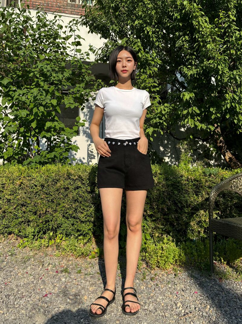 HEART EMBROIDERED BLACK DENIM SHORTS code 18206