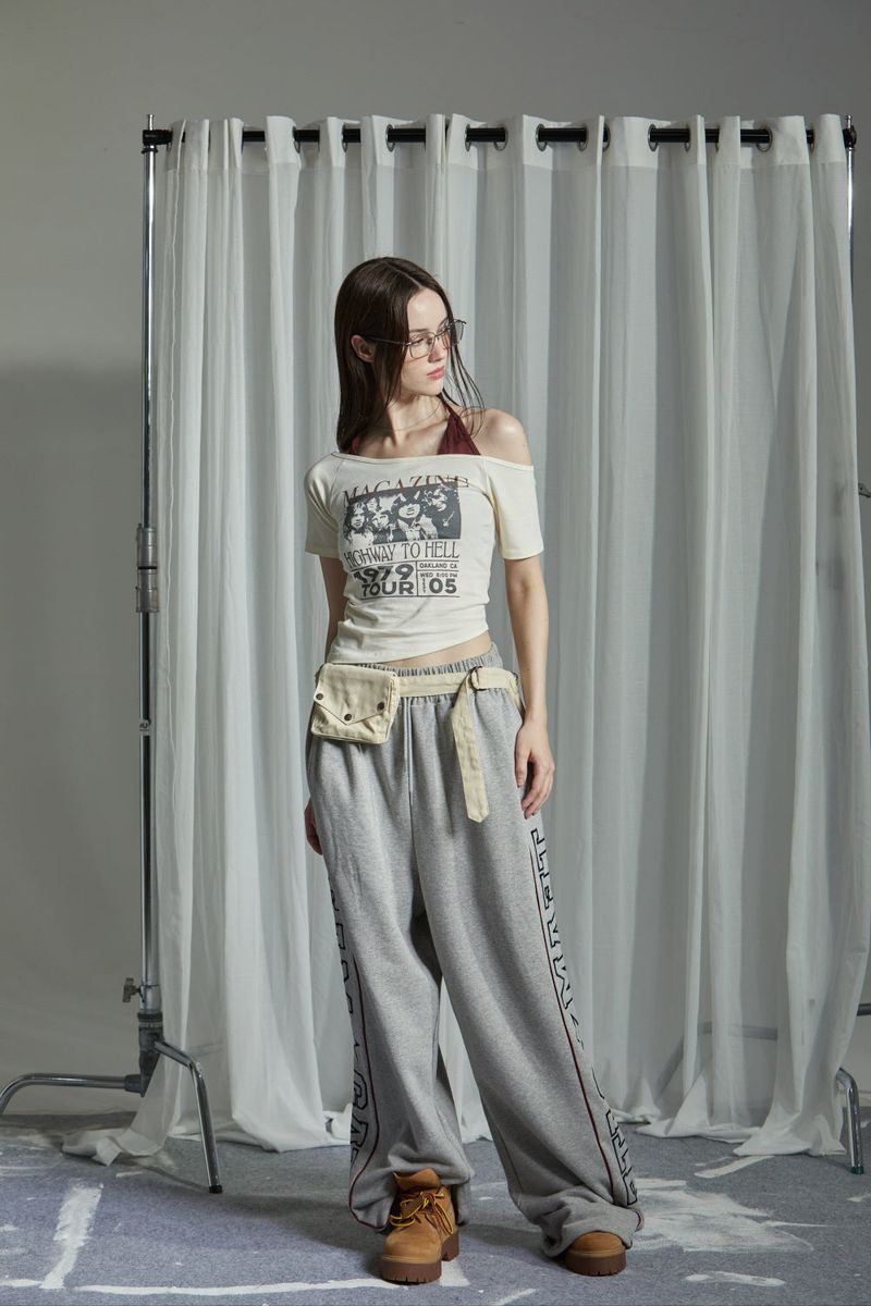 MAGAZINE HALTER TOP