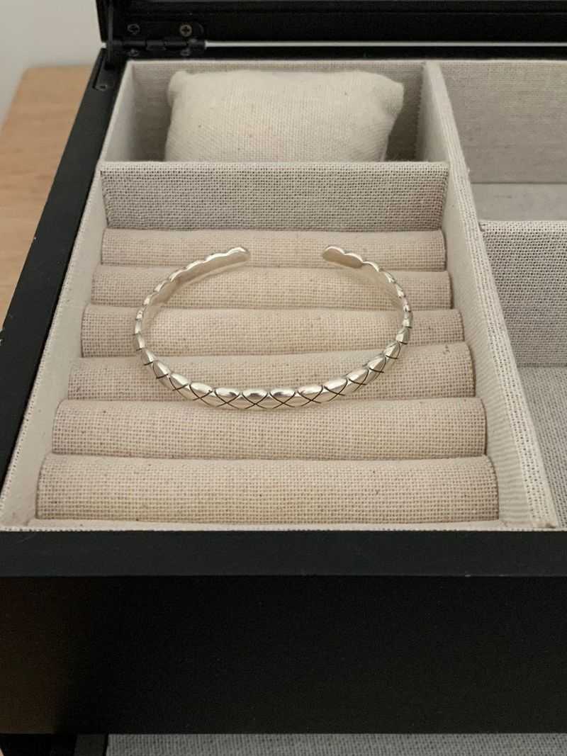 Quiliting silver open bangle
