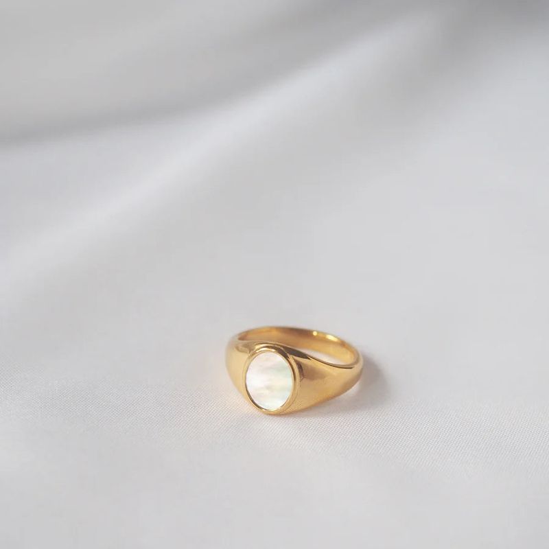 Petit Shell Ring