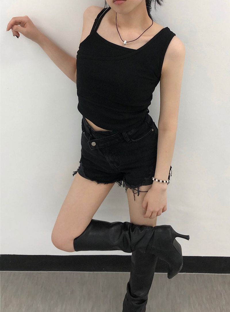 Set-Black halterneck sleeveless Set T
