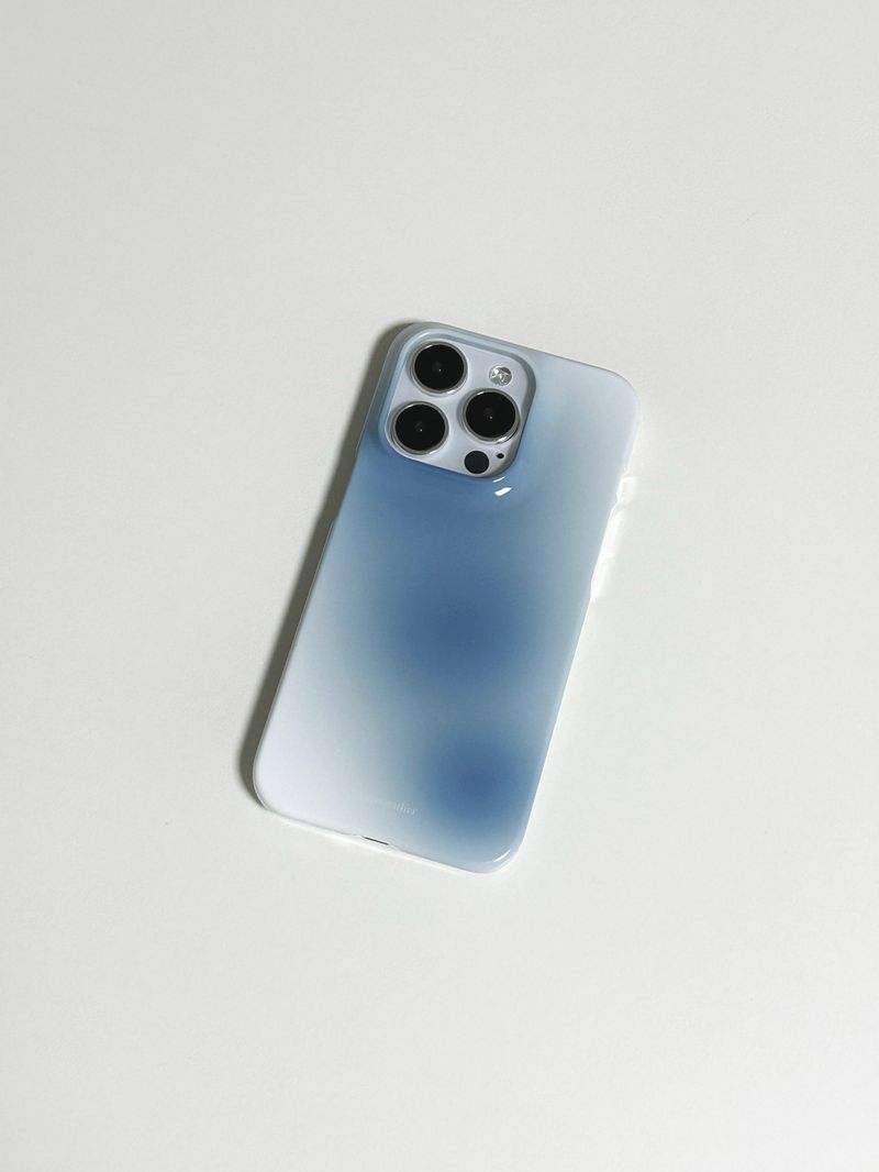 tiny weather(タイニーウェザー)の「flow hard case-blue(Smartphone Accessories)」