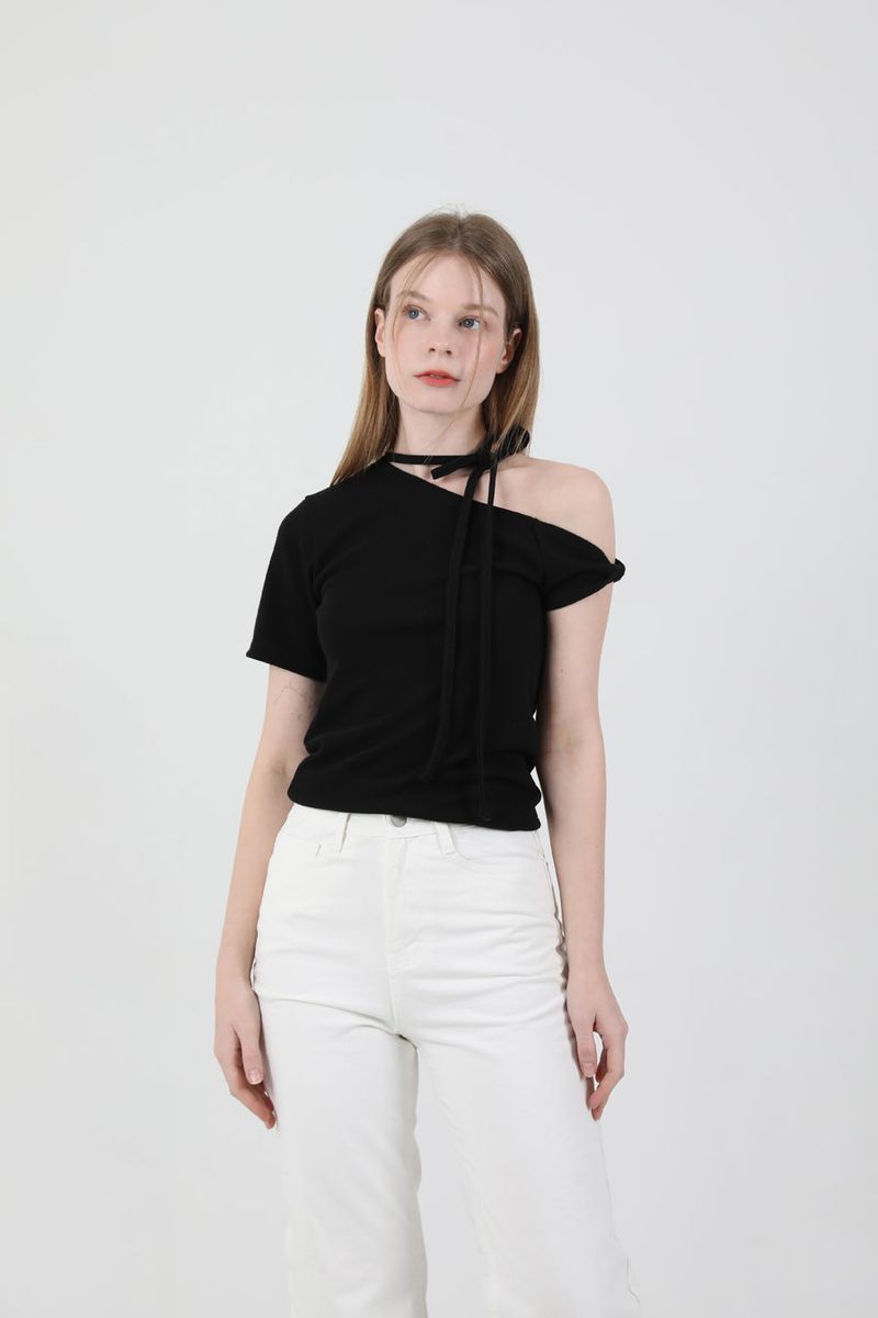 Off Shoulder Twist Half-Sleeve T-shirt Black