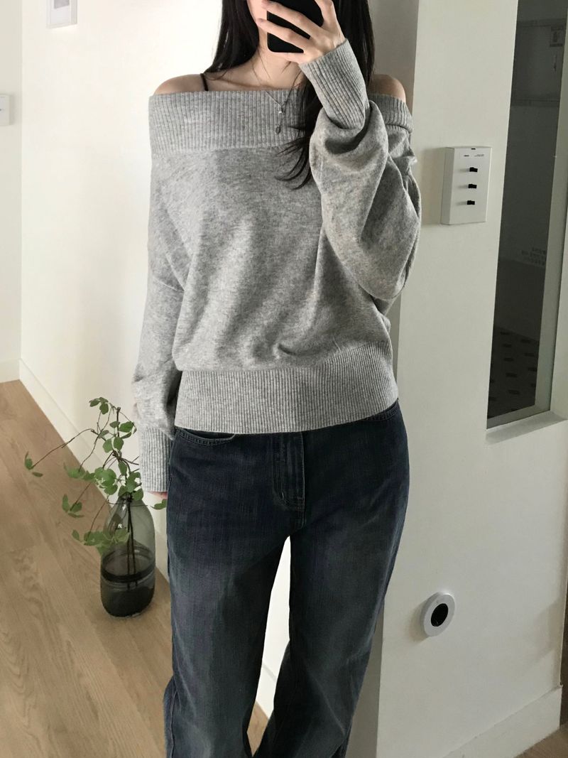Kitten（キッテン）の「Katie Off-Shoulder Knitwear (3 colors)（Tops）」