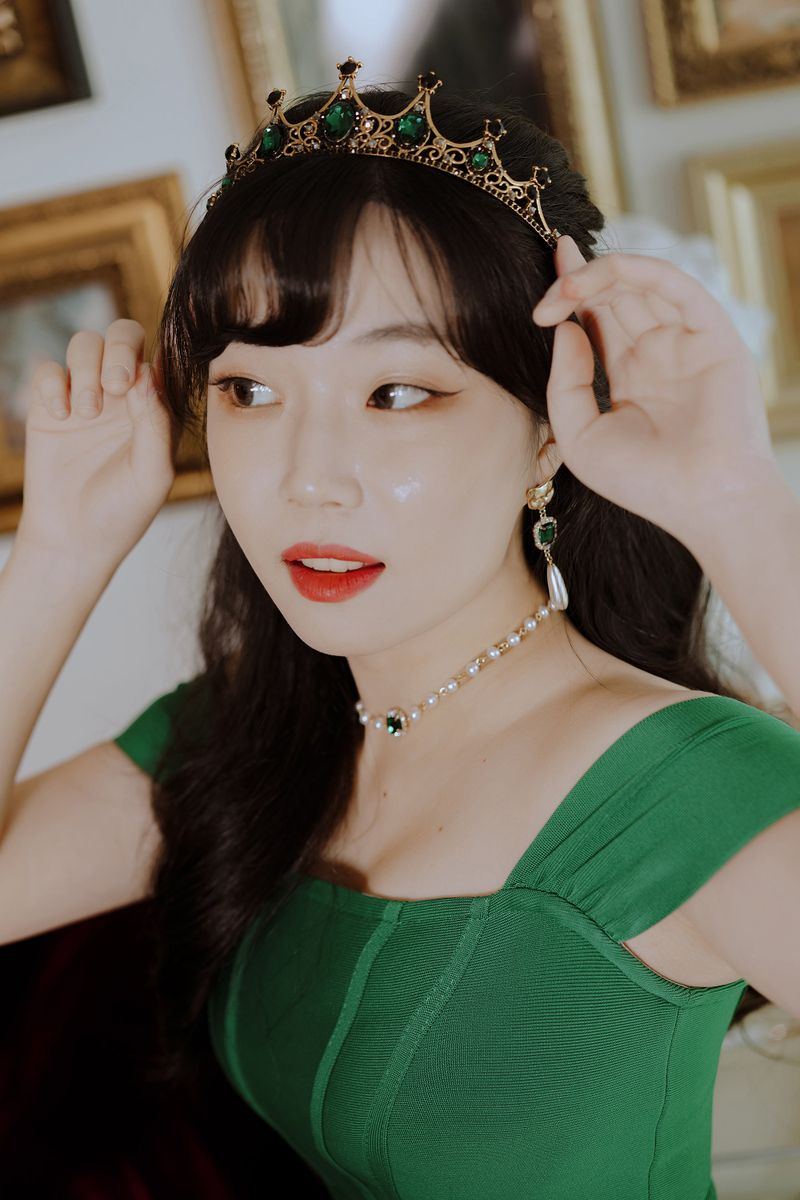 Emerald Square Pearl Choker Necklace