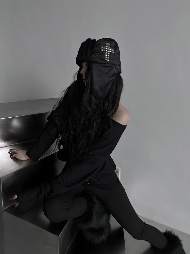 cross stud fur trapper hat