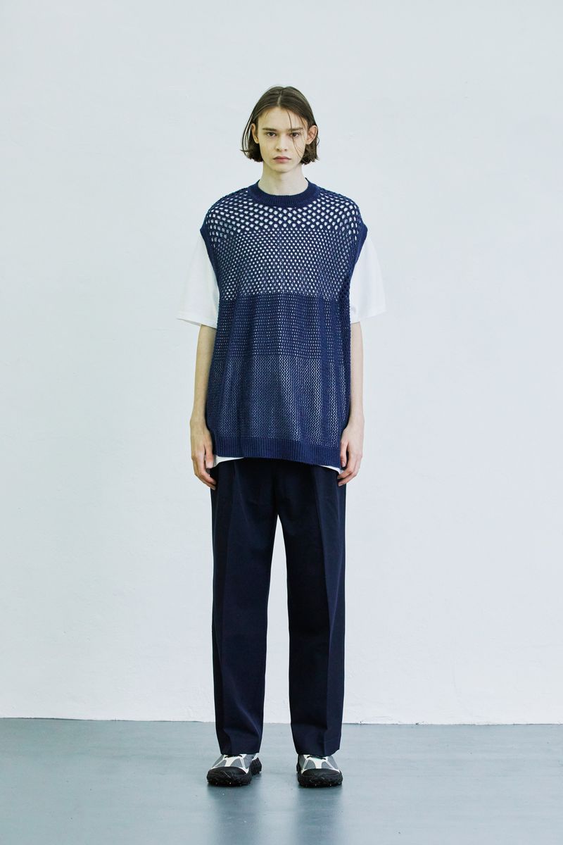 gradation punching knit vest navy