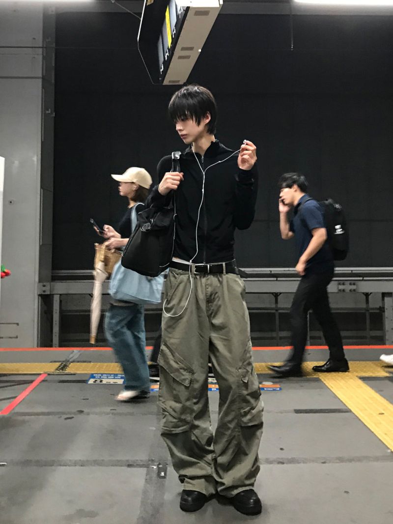 ダイアゴナル カーゴ ワイドパンツ