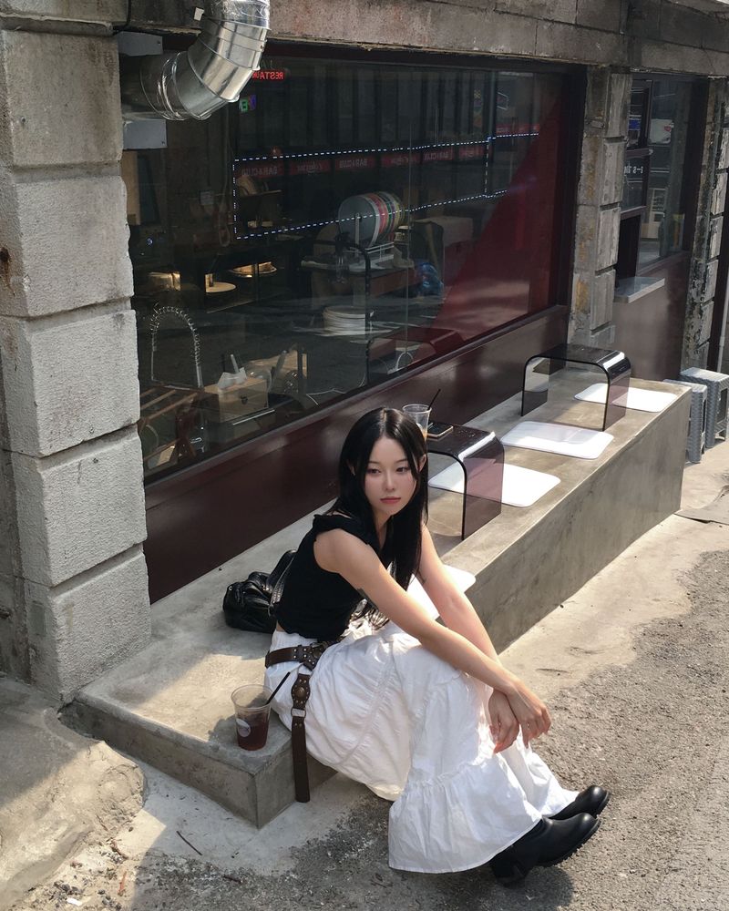 Cutting white long skirt