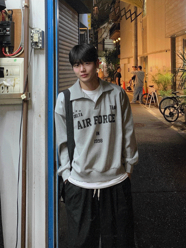 WHAT A LOOK(ワット ア ルック)の「Unisex エアーフォースカラースウェットシャツ(トップス)」