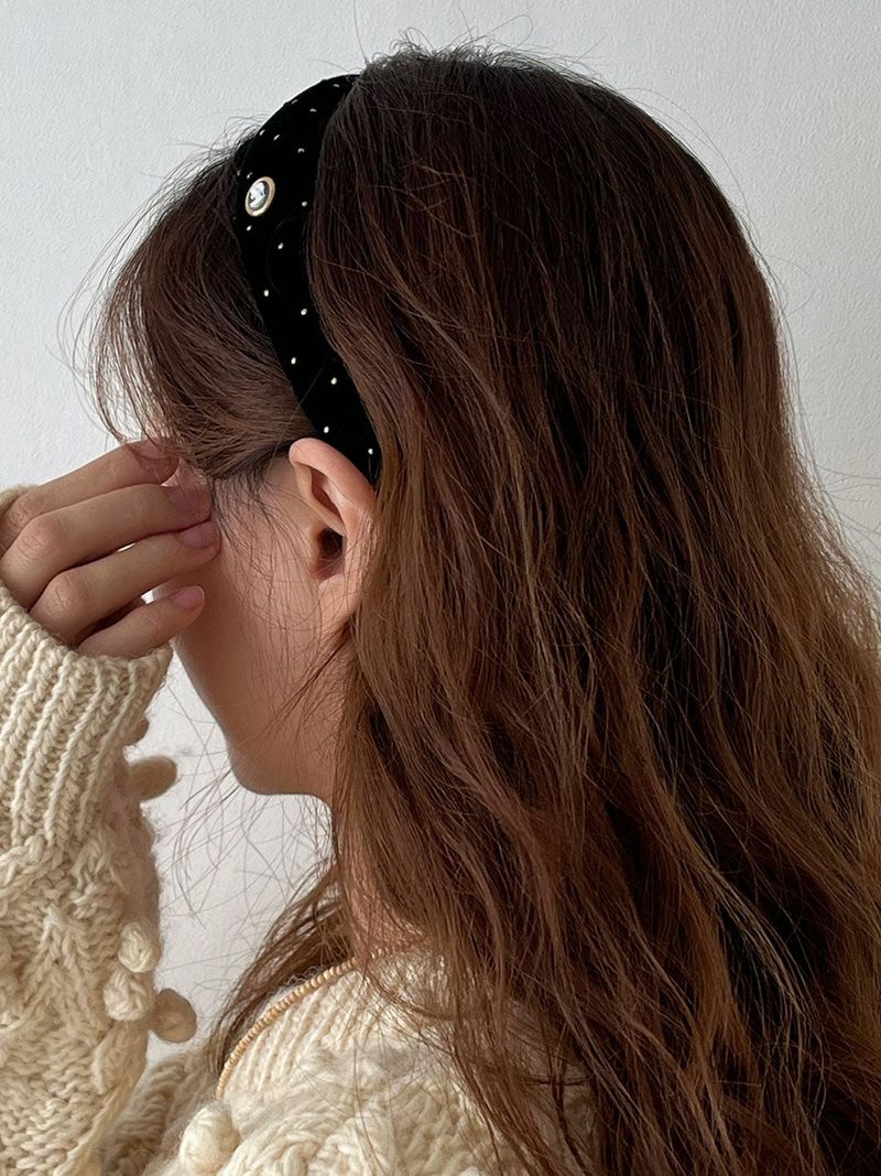 oar（オーエーアール）の「カメオゴールドドットベルベットボリュームヘアバンド【ブラック】（ヘアアクセサリー）」