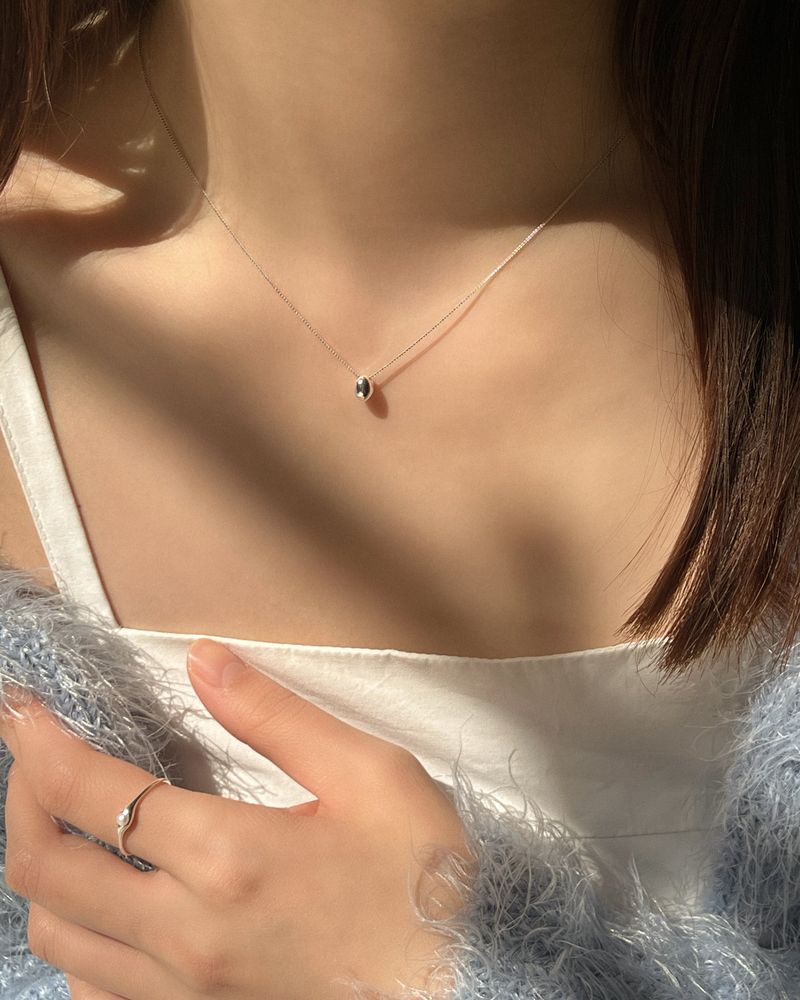 Sleek necklace (silver)
