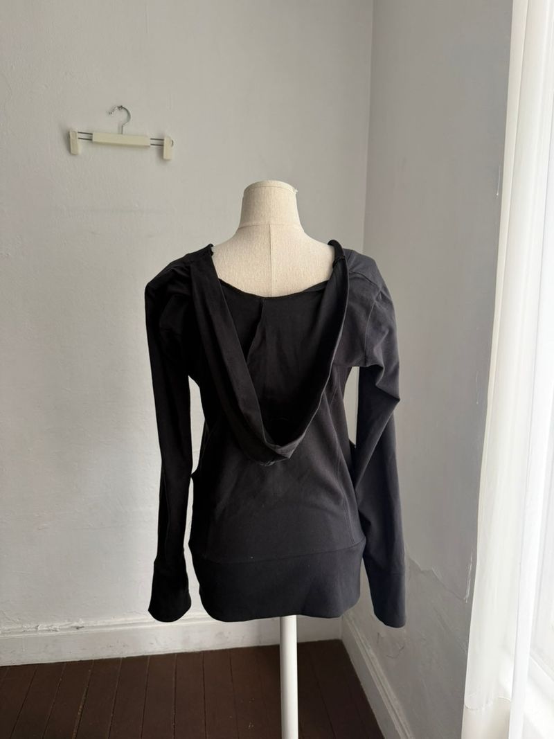 V neck hood zipup