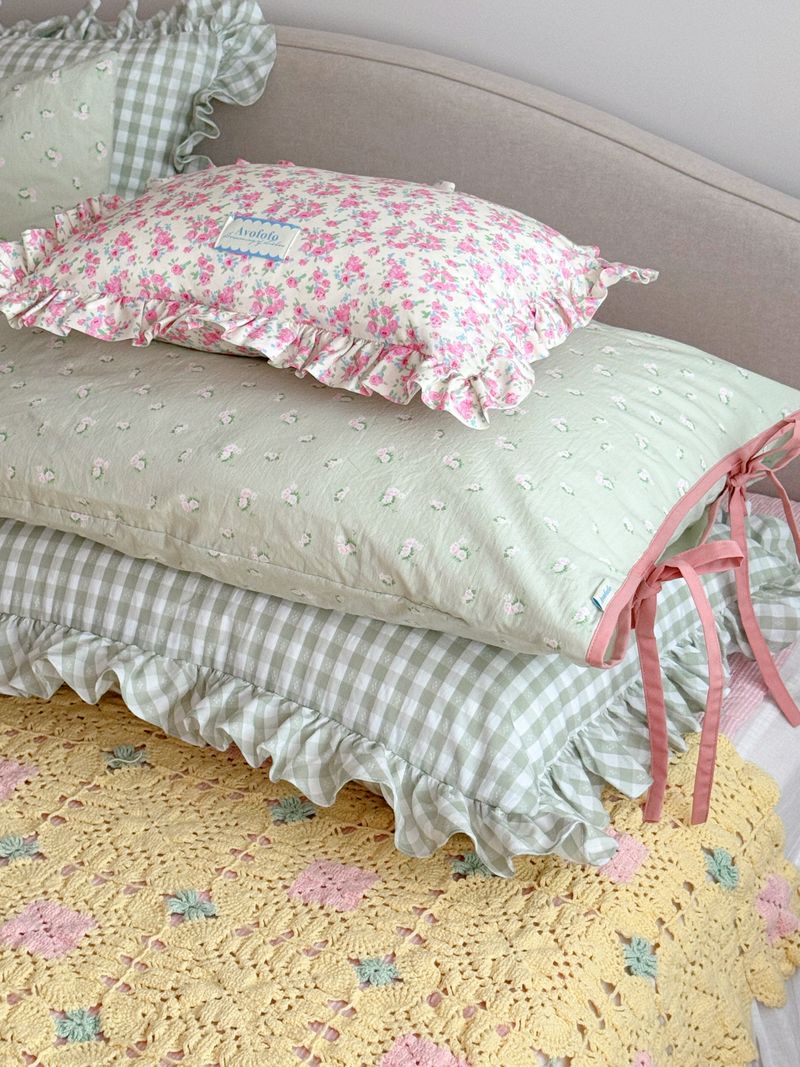 Flo ribbon string pillow cover floral pattern hotel style