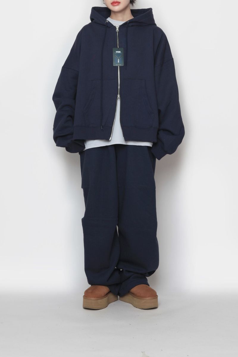 Napping hand warmer hooded zip-up