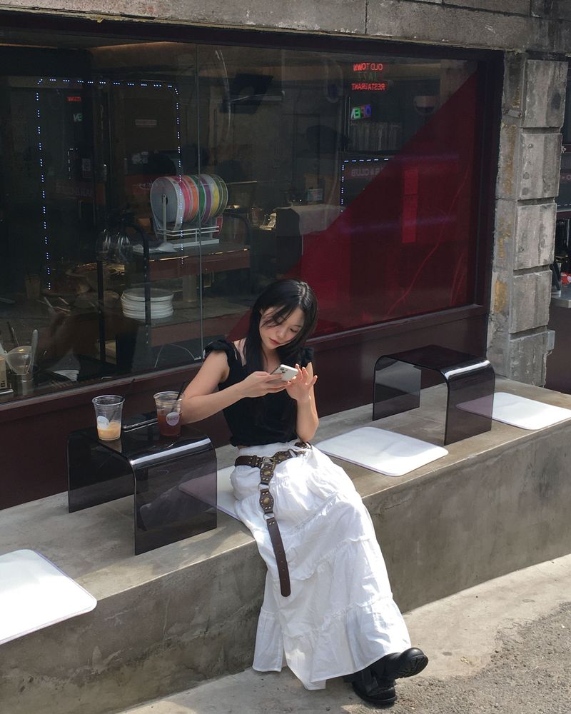 Cutting white long skirt