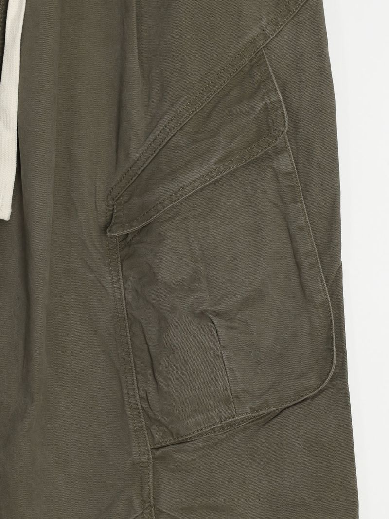 Curved diagonal cargo banding pants
