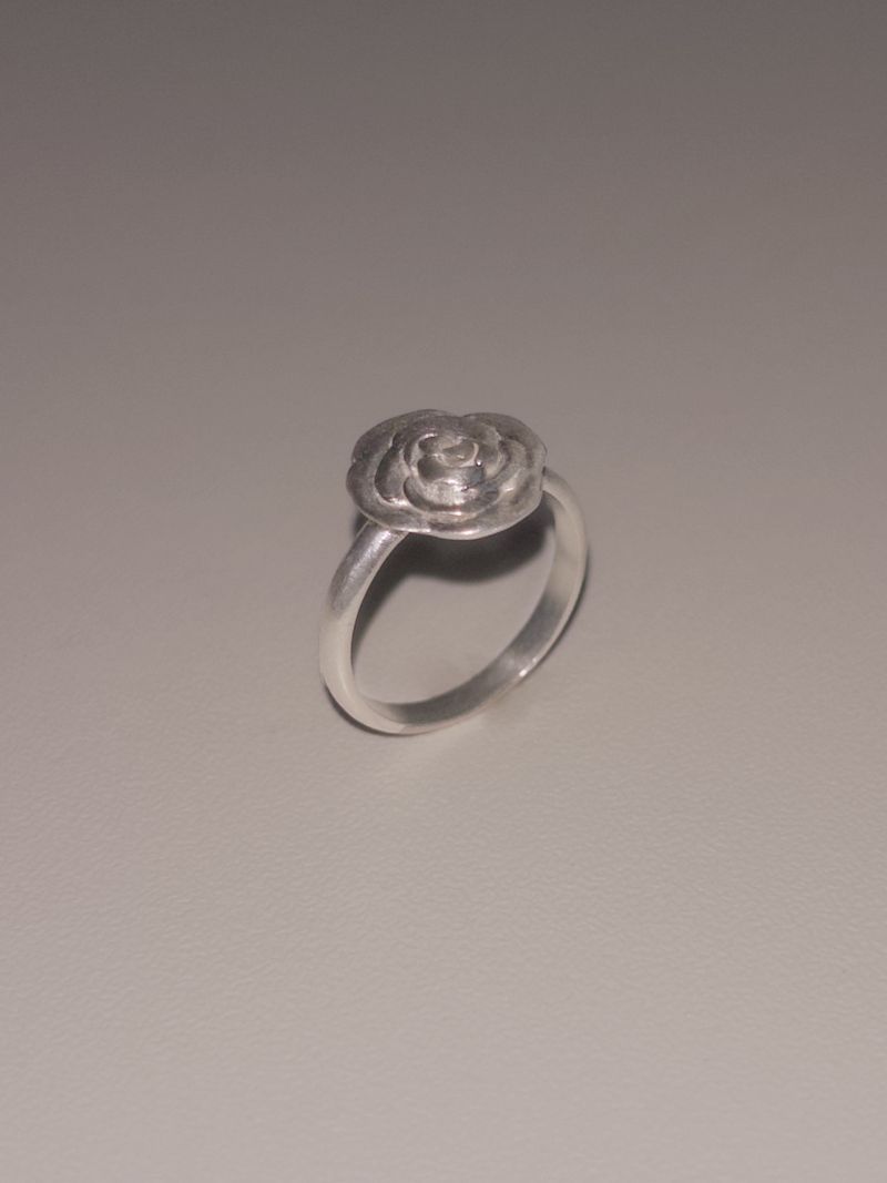 Mini Flat Rose Ring