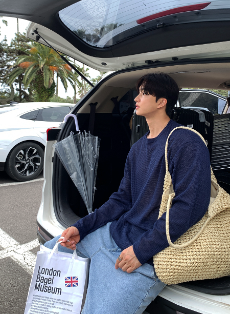 Izab Round Loose Fit Knit