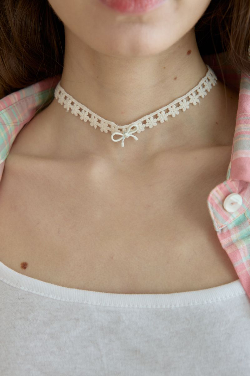 WISH FLOWER LACE CHOKER