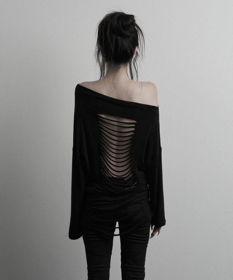 [label] back damage off-shoulder top (black)