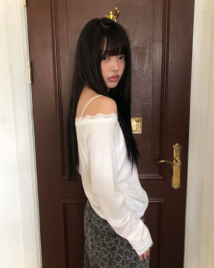 Enu Lace Lip-Neck Long Sleeve T-Shirt