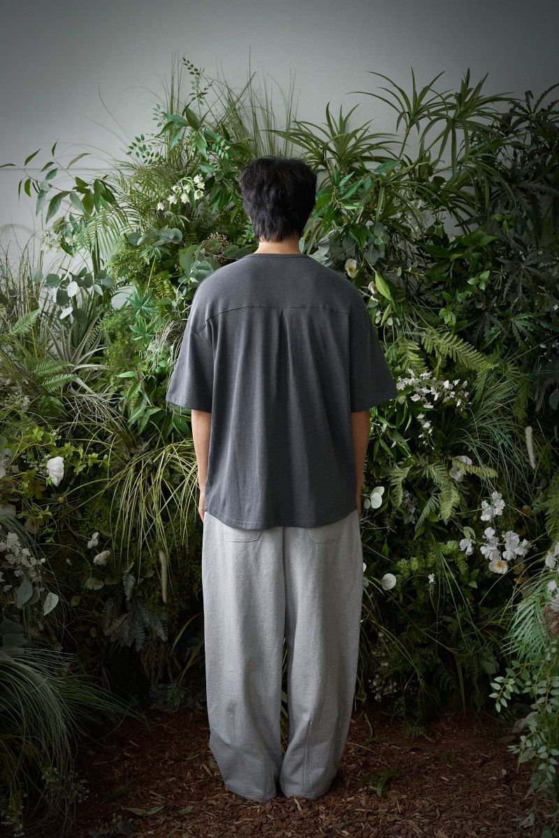 ESSENTIAL PLEAT U-NECK 1/2 TEE (Charcoal)