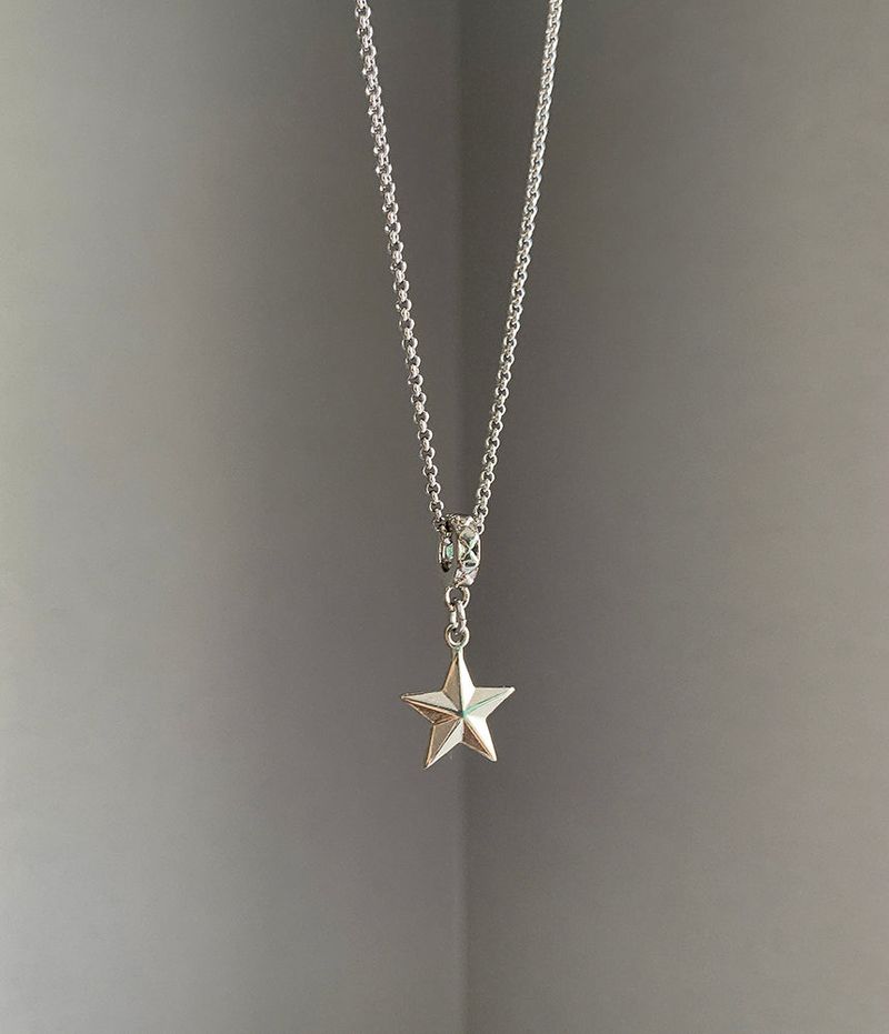 Loop Star necklace