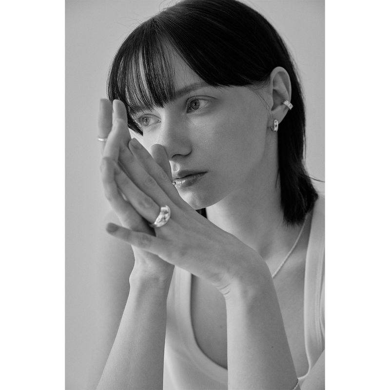  E.002/SIGNATURE TAG EAR CUFF