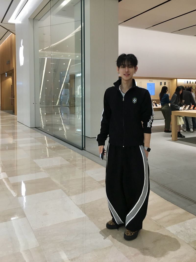 Noir Brazil Track Line Zip-Up 3C