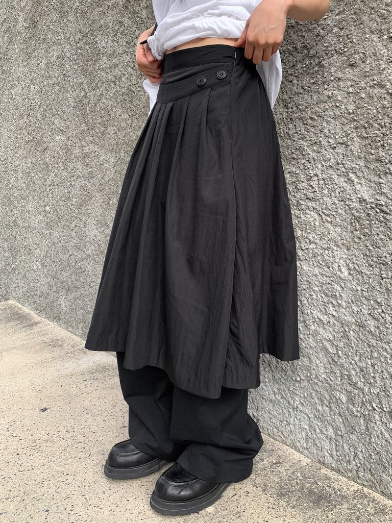 ASSEMBLY PLEATED SKIRT