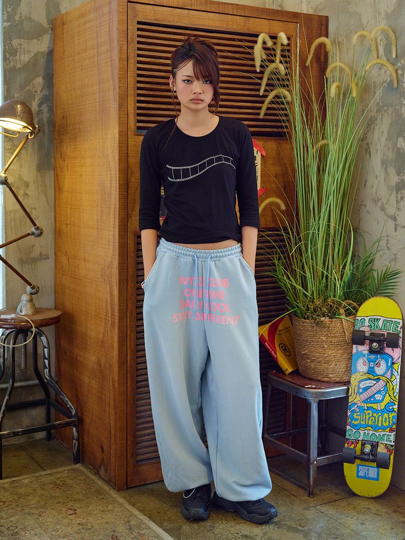 FILM TEE BLACK
