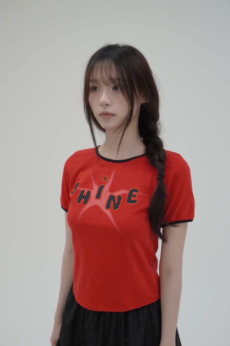 APPLIQUE LINGER SLIM T-SHIRTS [BERRY RED]
